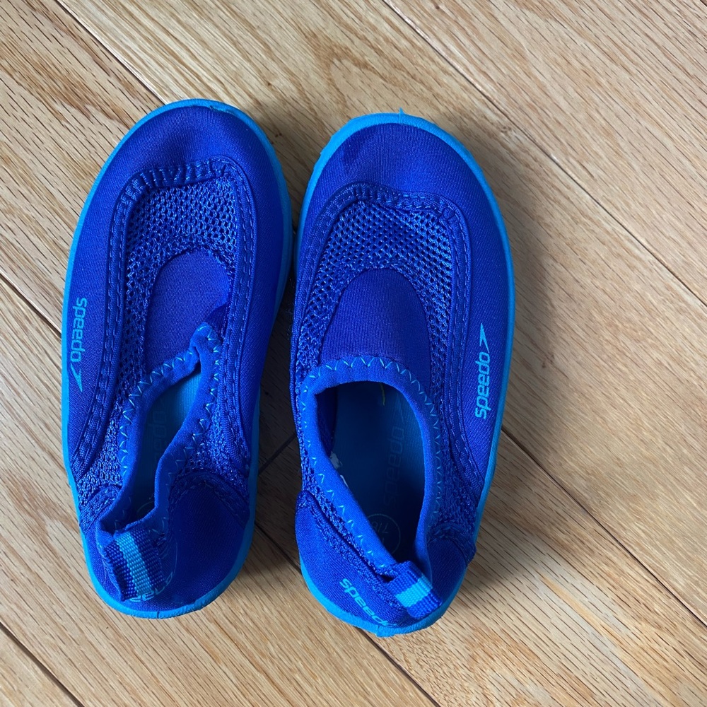 Speedo NWOT Water shoes toddler M(7/8)